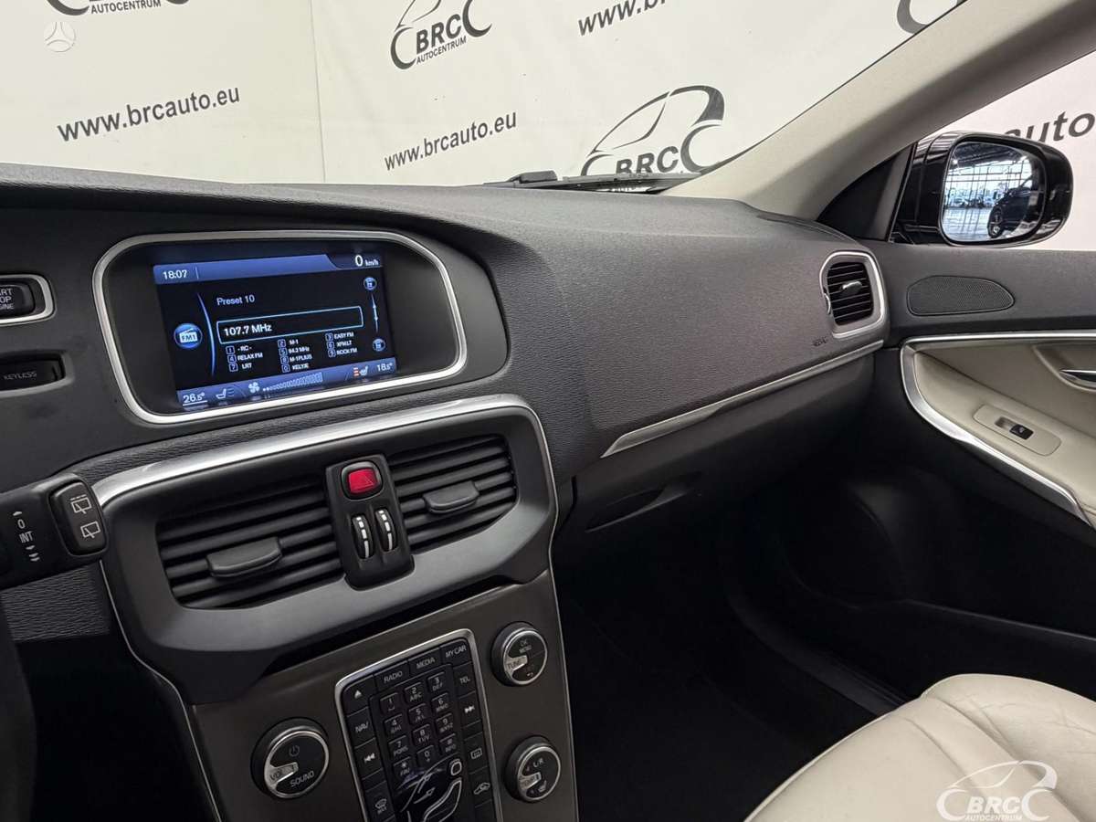 Volvo V40, 2.0 l., hatchback
