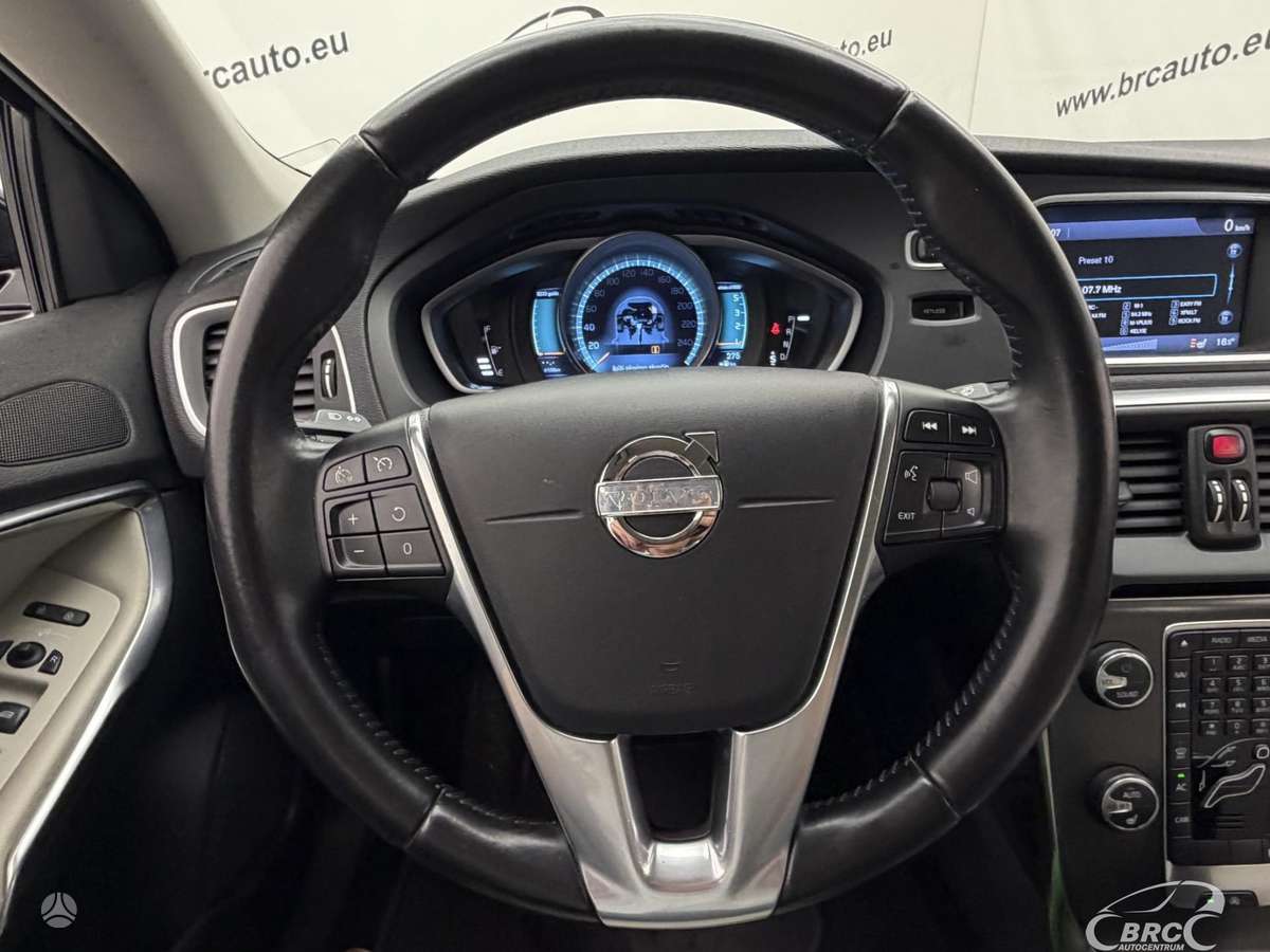 Volvo V40, 2.0 l., hatchback