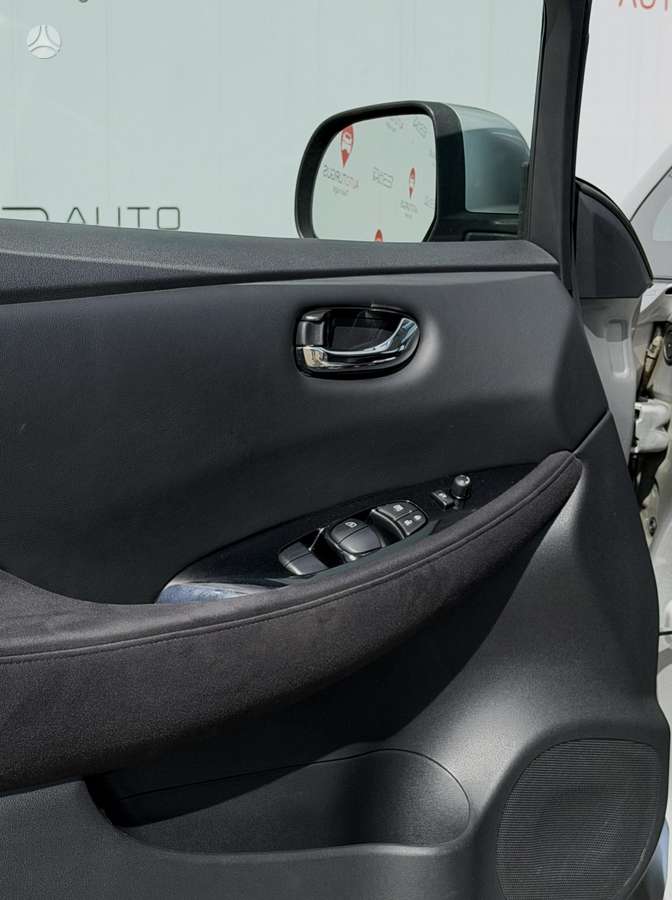 Nissan Leaf, 24 кВт·ч, Хэтчбек