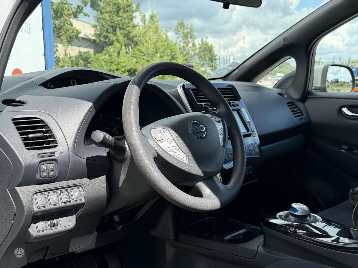 Nissan Leaf, 24 кВт·ч, Хэтчбек