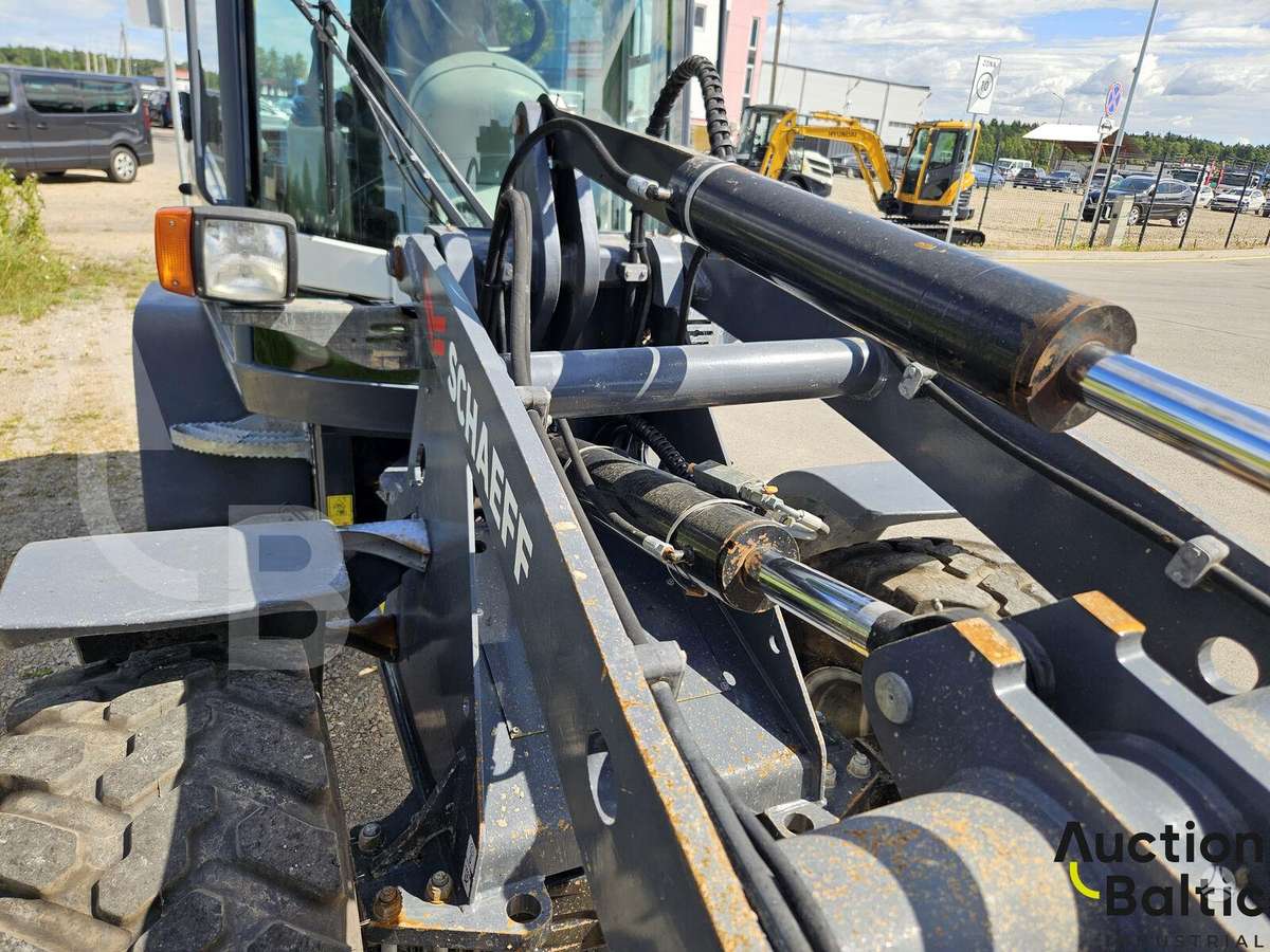 Schaeff TL80, фронтальные погрузчики