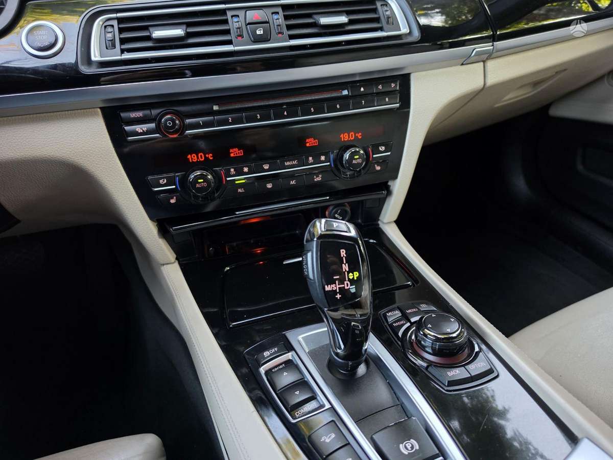 BMW 740, 3.0 l., Седан
