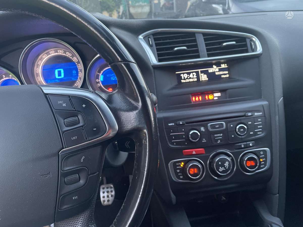 Citroen DS4, 1.6 l., hatchback