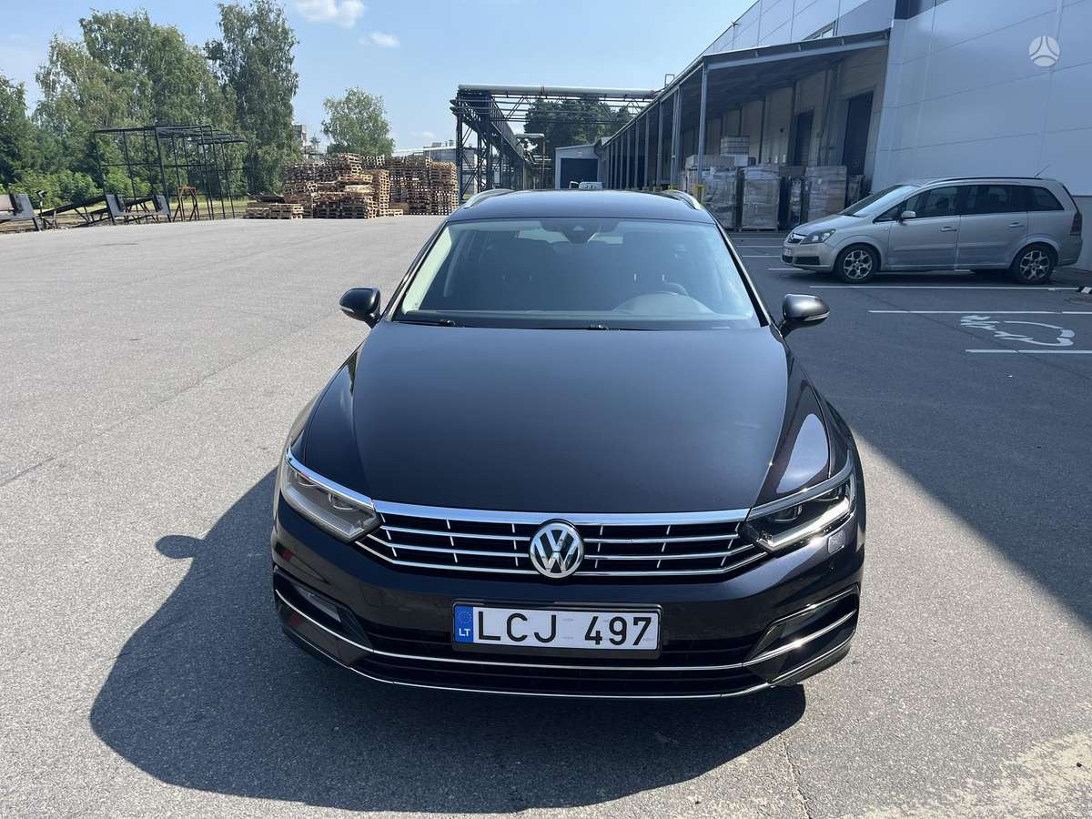 Volkswagen Passat - 1