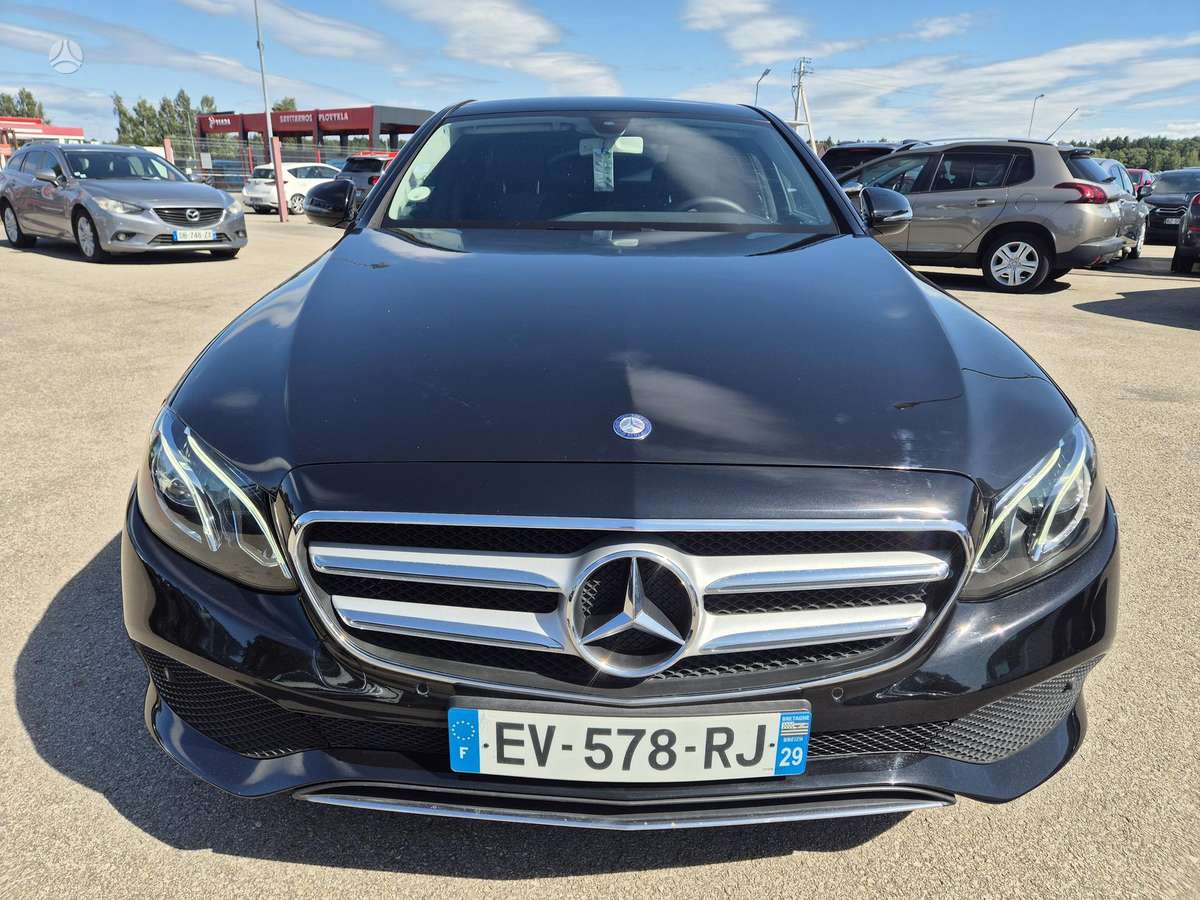 Mercedes-Benz E200, 2.0 l., Седан