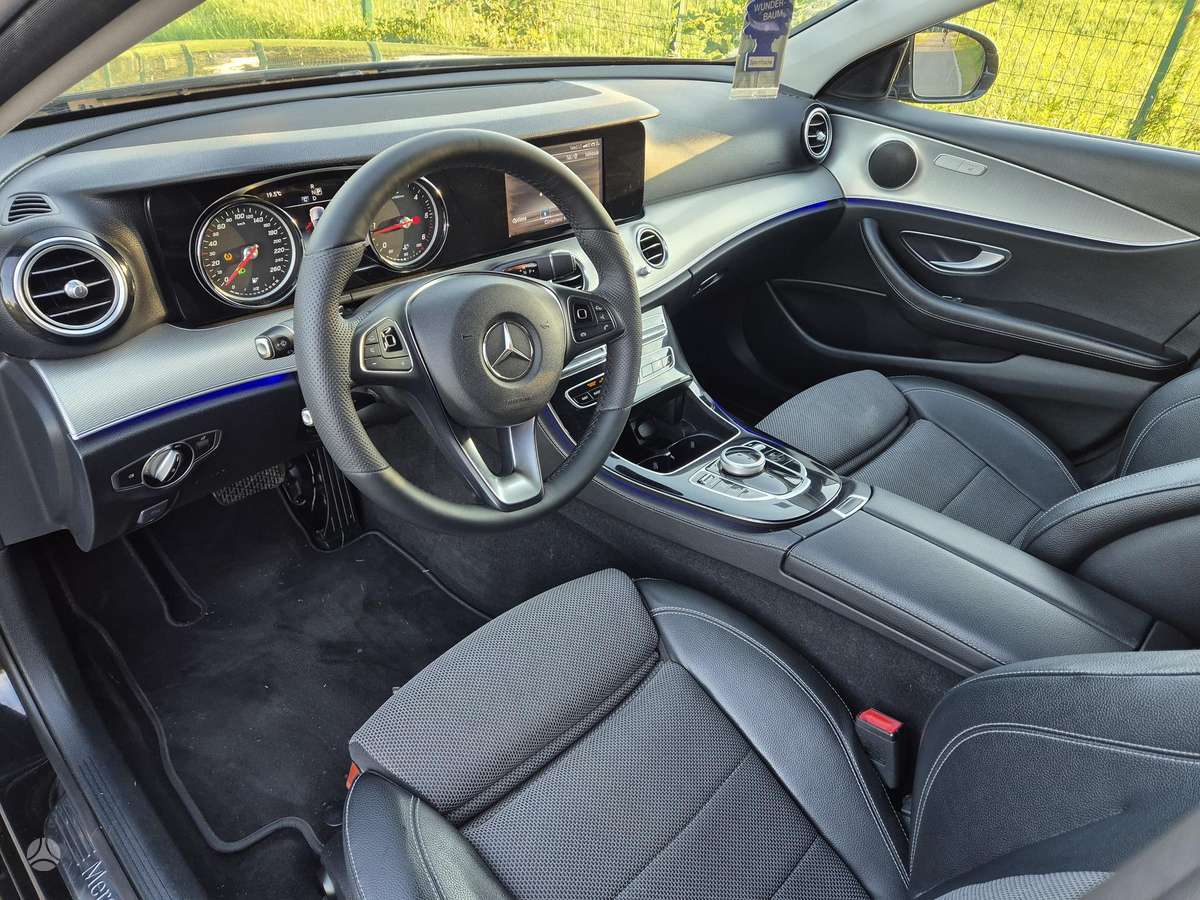Mercedes-Benz E200, 2.0 l., Седан