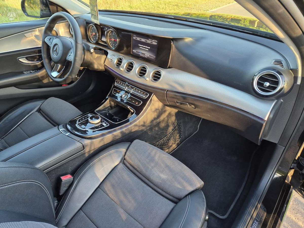 Mercedes-Benz E200, 2.0 l., Седан