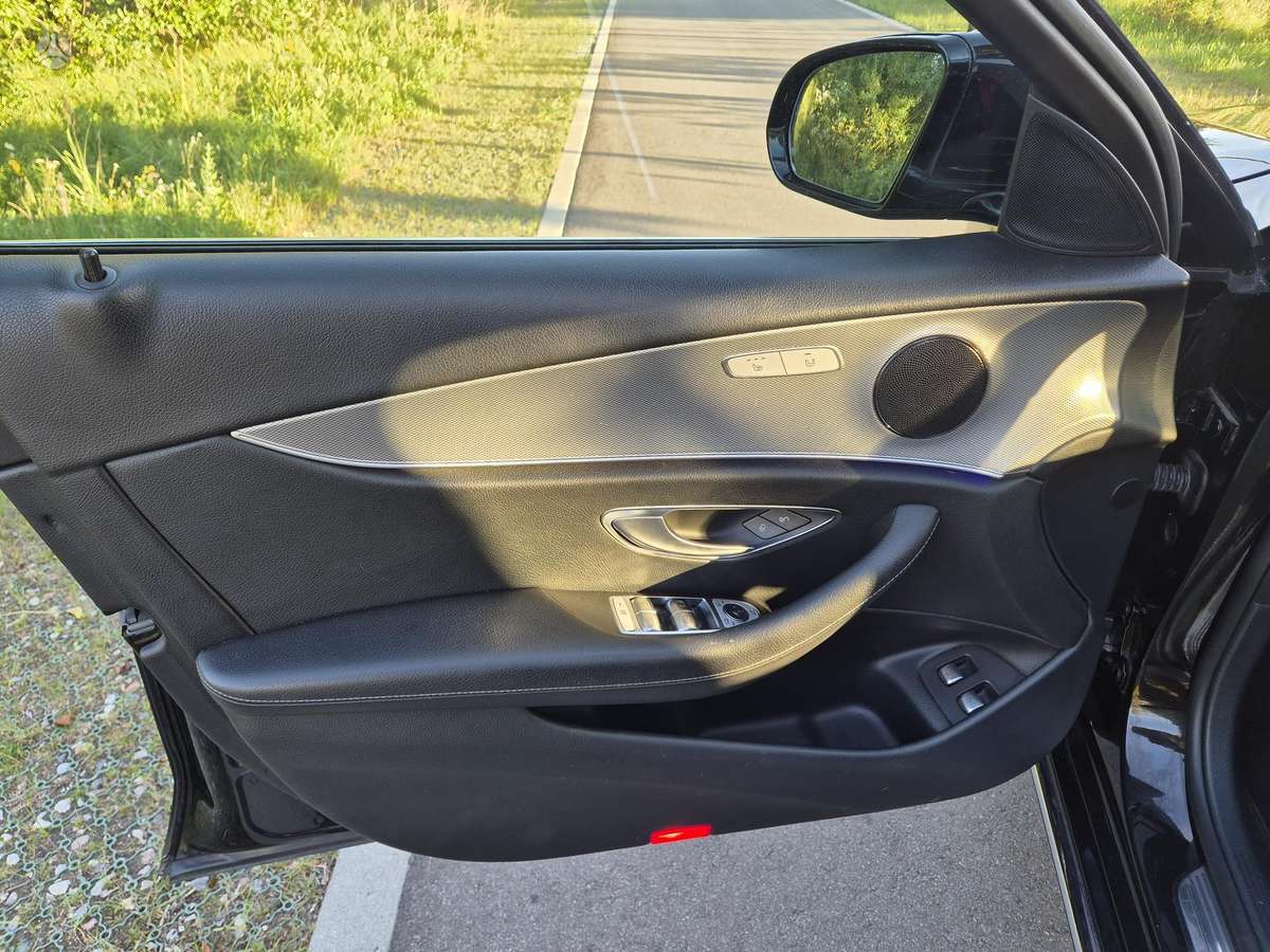 Mercedes-Benz E200, 2.0 l., Седан