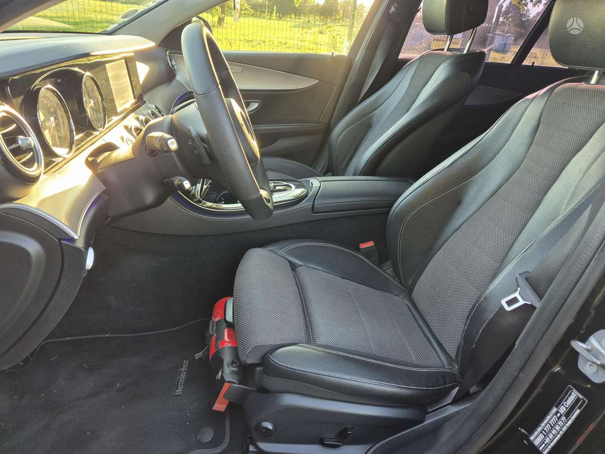Mercedes-Benz E200, 2.0 l., Седан