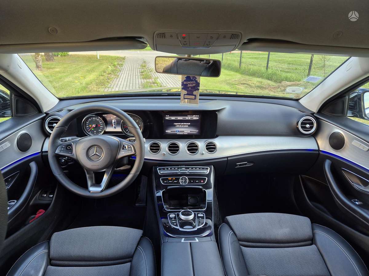 Mercedes-Benz E200, 2.0 l., Седан