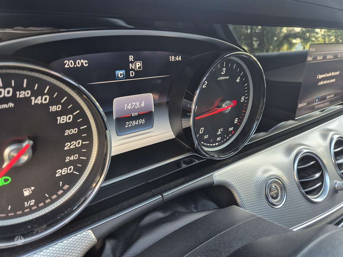Mercedes-Benz E200, 2.0 l., Седан