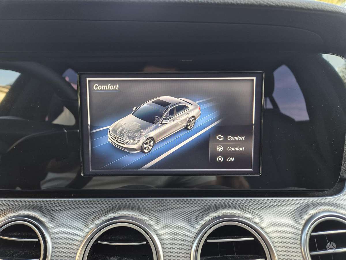 Mercedes-Benz E200, 2.0 l., Седан