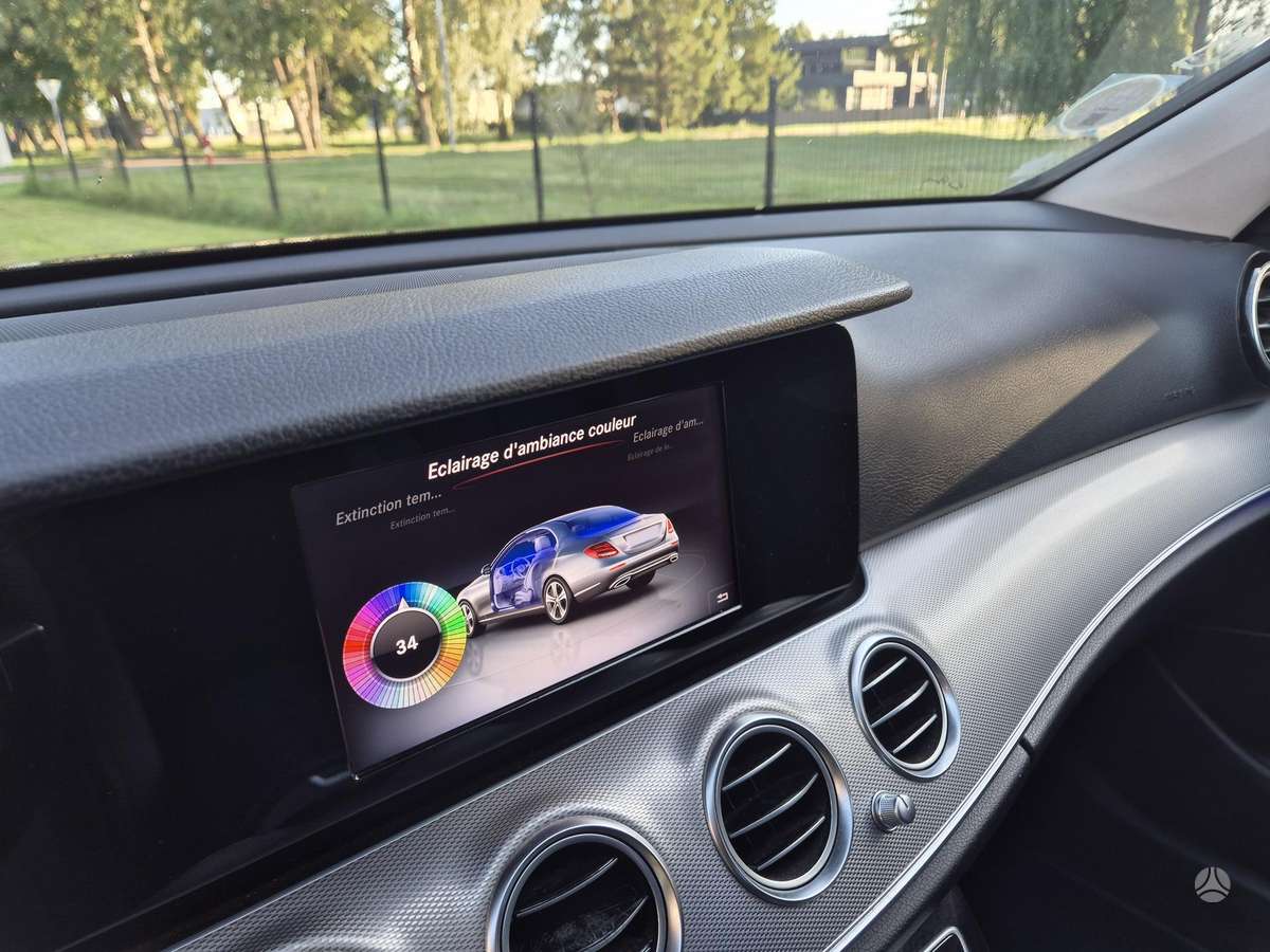 Mercedes-Benz E200, 2.0 l., Седан