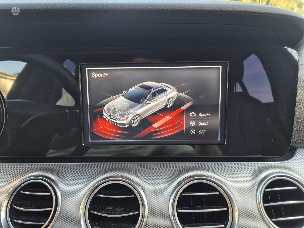Mercedes-Benz E200, 2.0 l., Седан