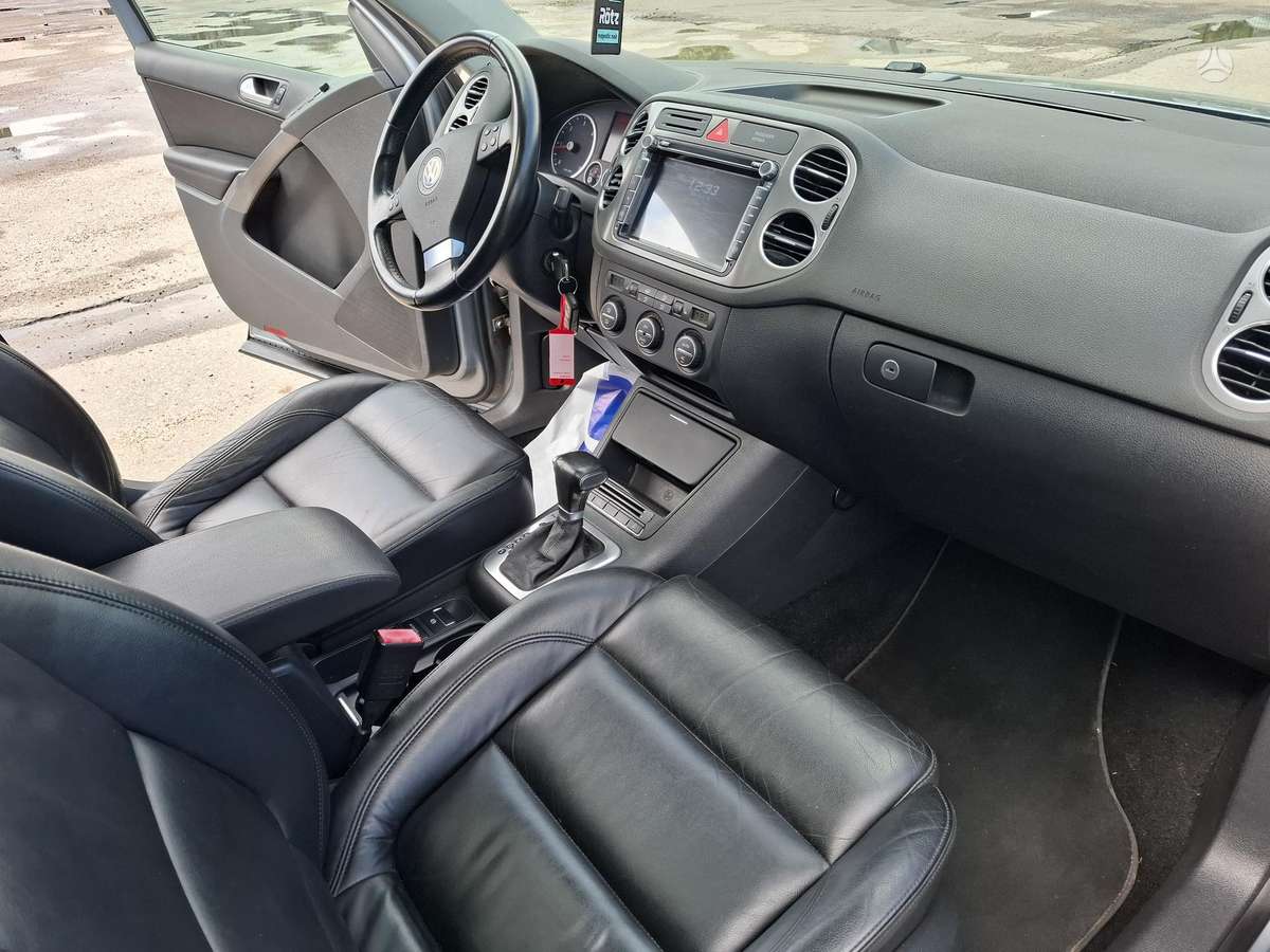 Volkswagen Tiguan - 11