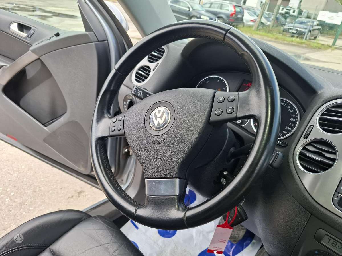Volkswagen Tiguan - 12