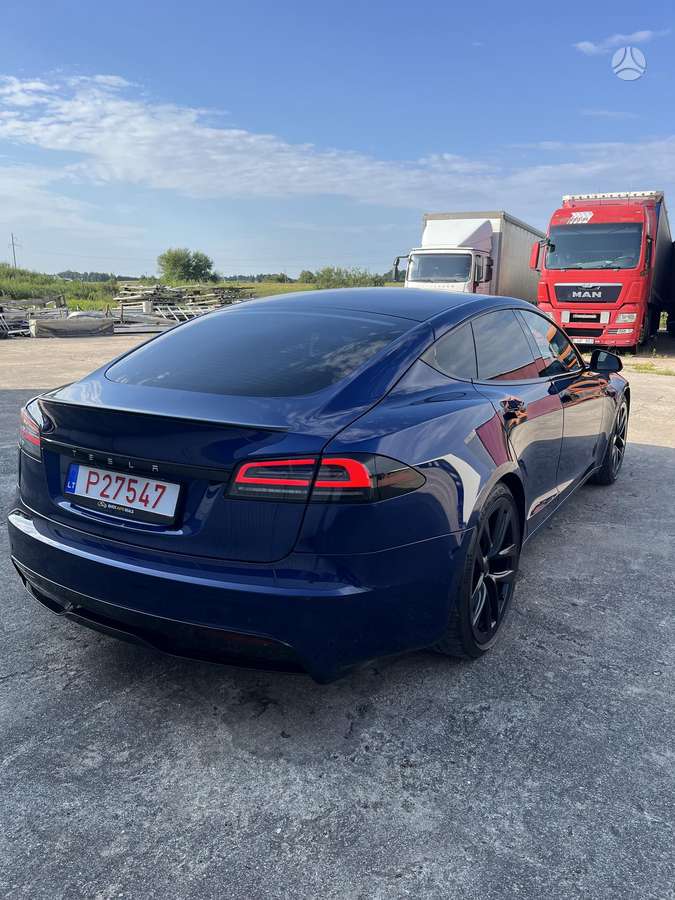 Tesla Model S - 3