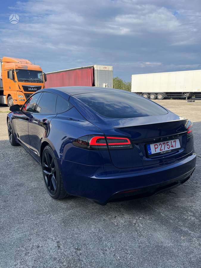 Tesla Model S - 4