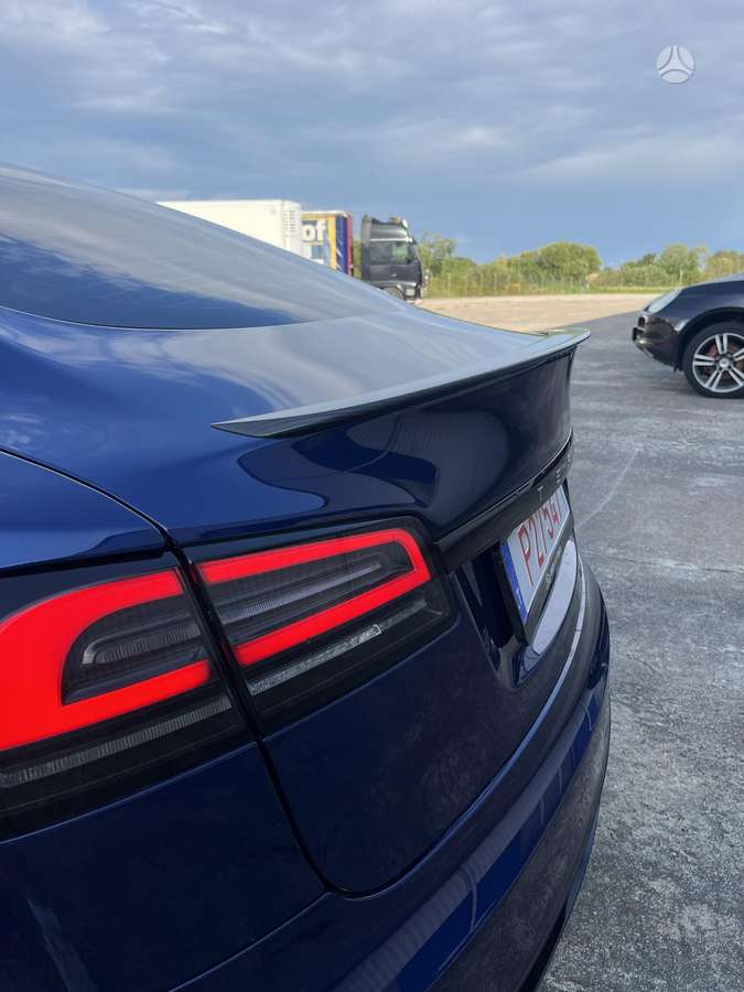 Tesla Model S - 5