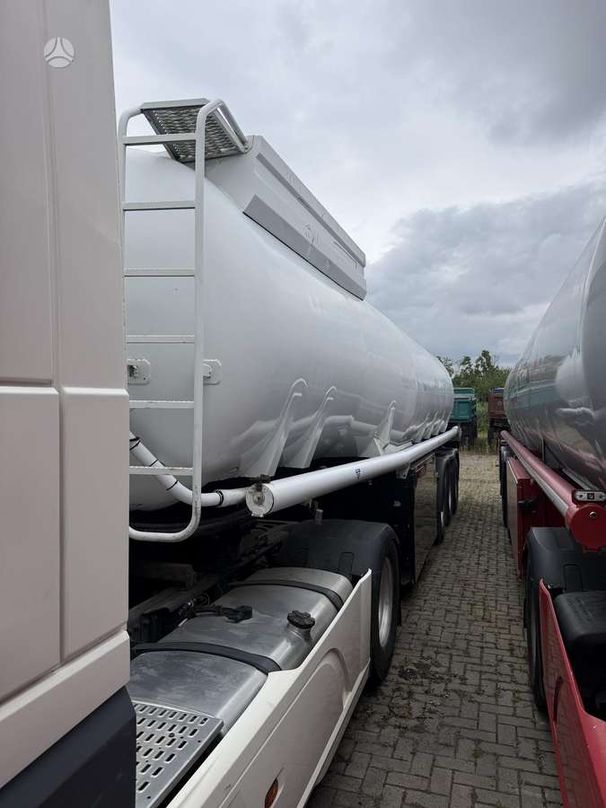 DAF XF 450, double sleeper