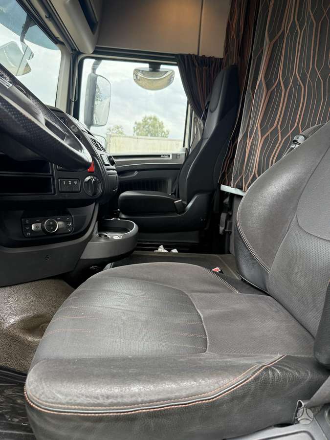 DAF XF 450, double sleeper