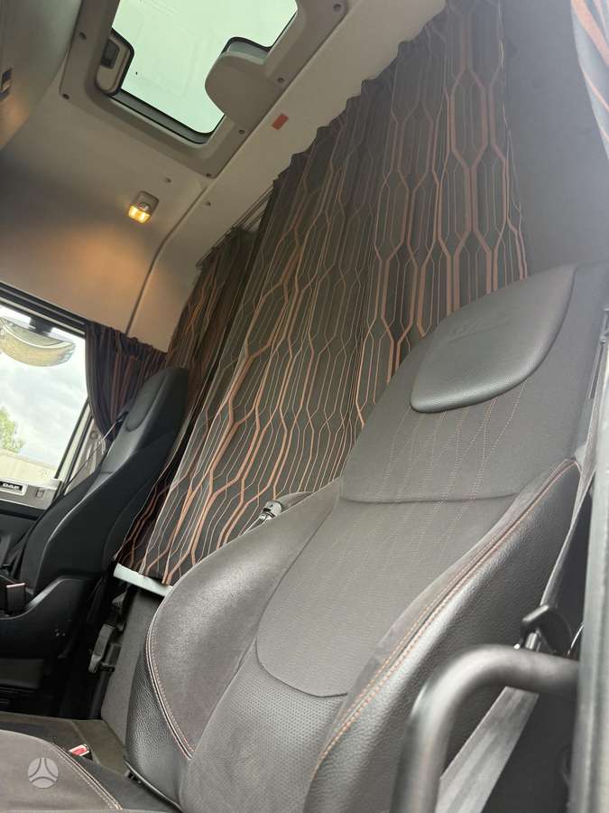 DAF XF 450, double sleeper