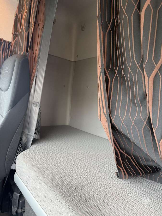 DAF XF 450, double sleeper