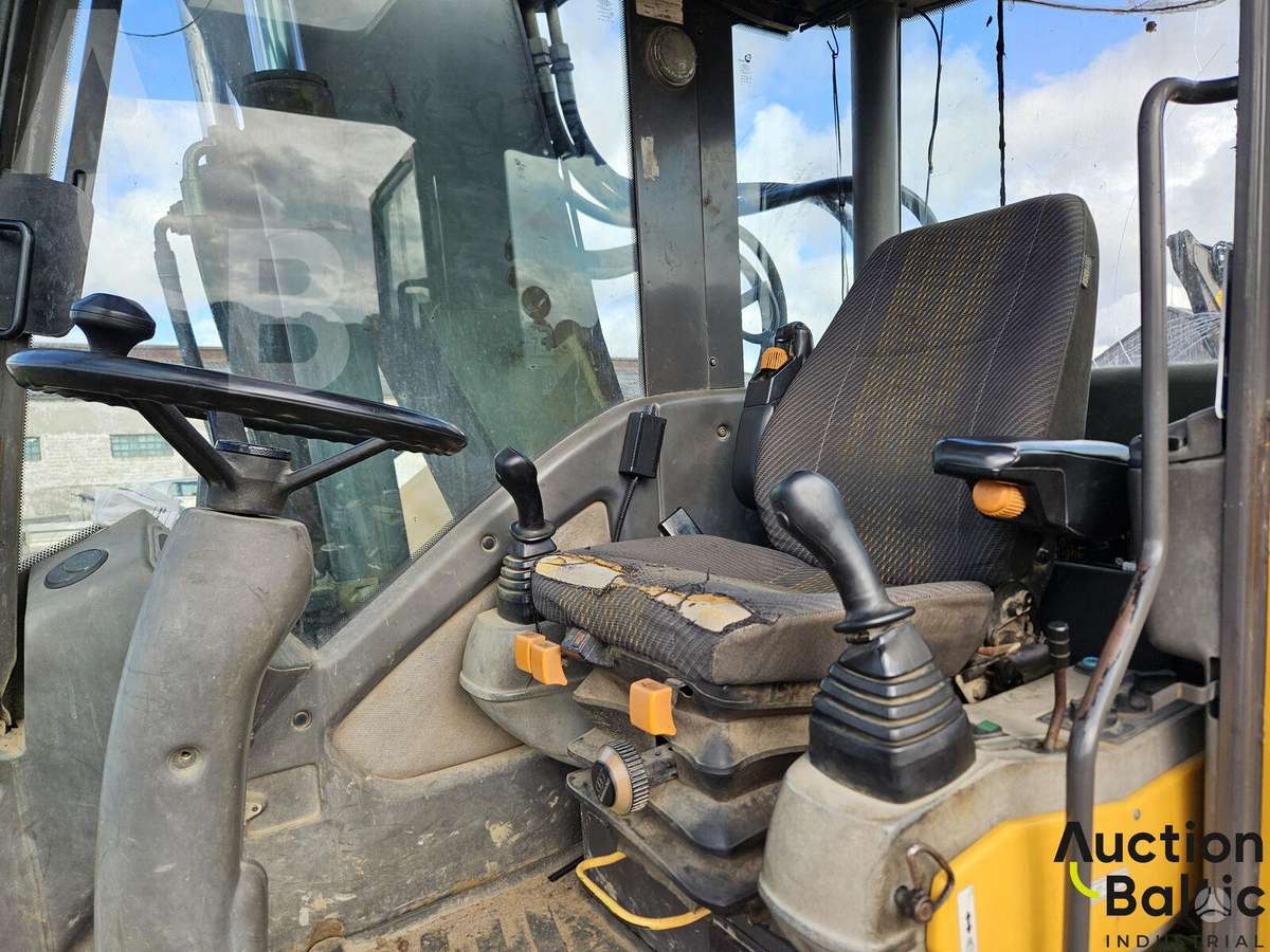 Volvo EW 140, excavator