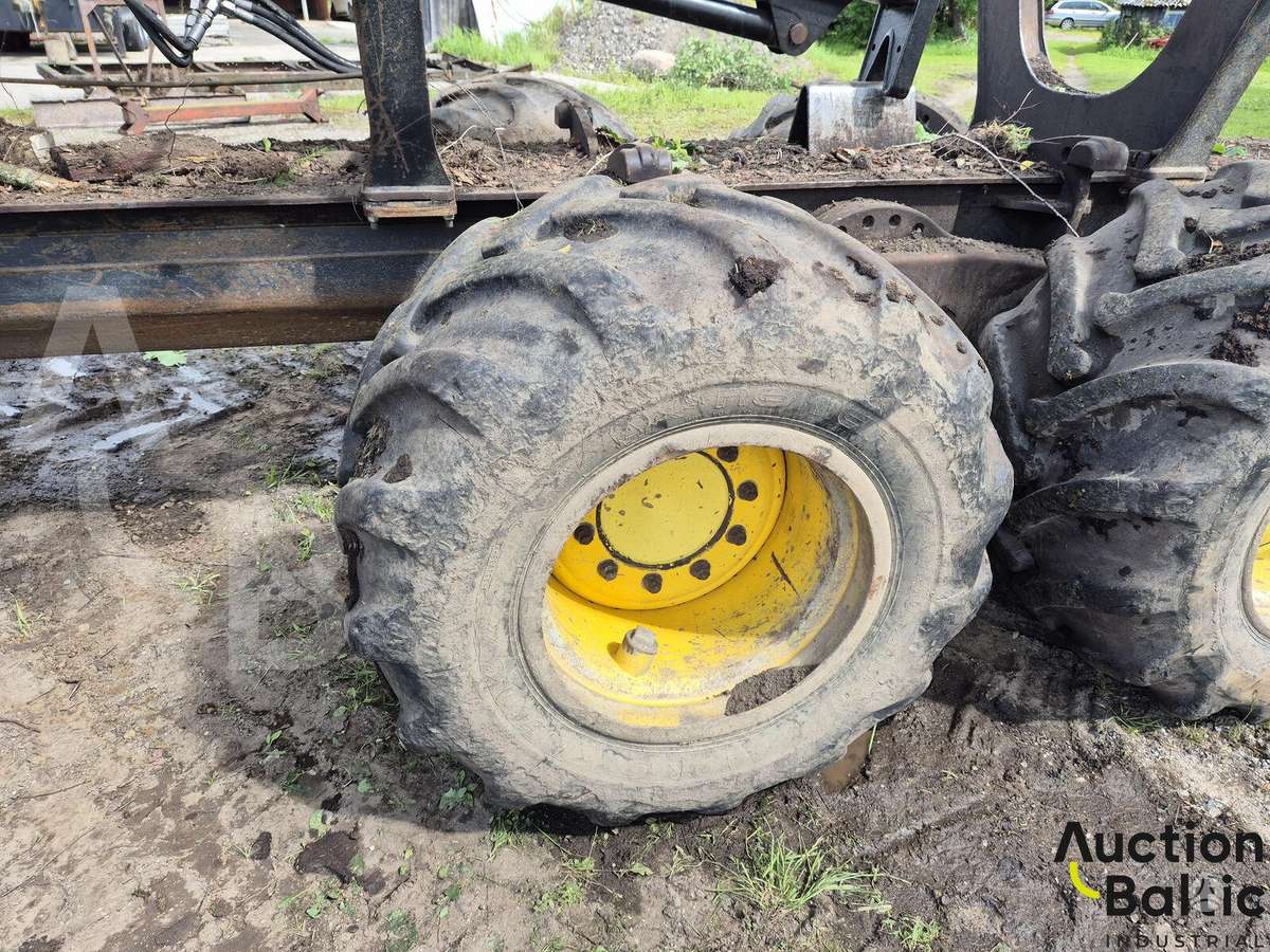 John Deere 1010 E, medvežės