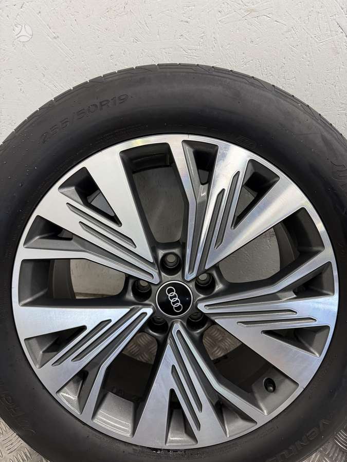 Audi Q4 e-tron, lengvojo lydinio, R19