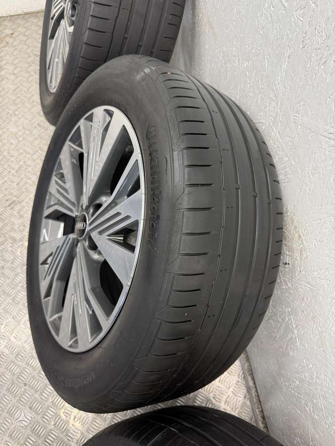 Audi Q4 e-tron, light alloy, R19