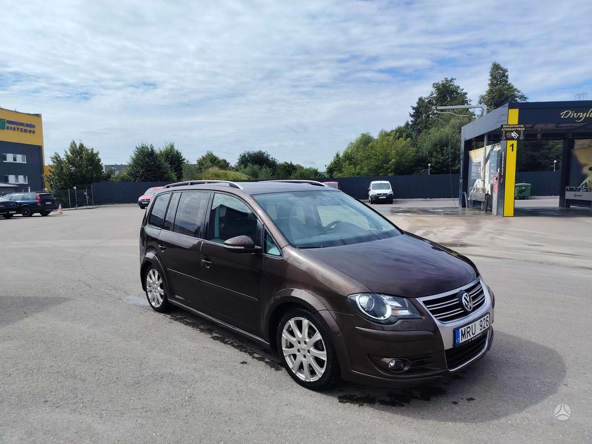 Volkswagen Touran - 1
