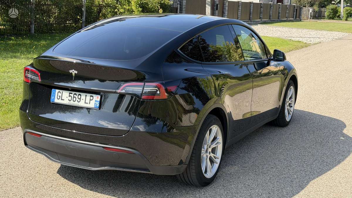 Tesla Model Y, 60 kWh, hatchback