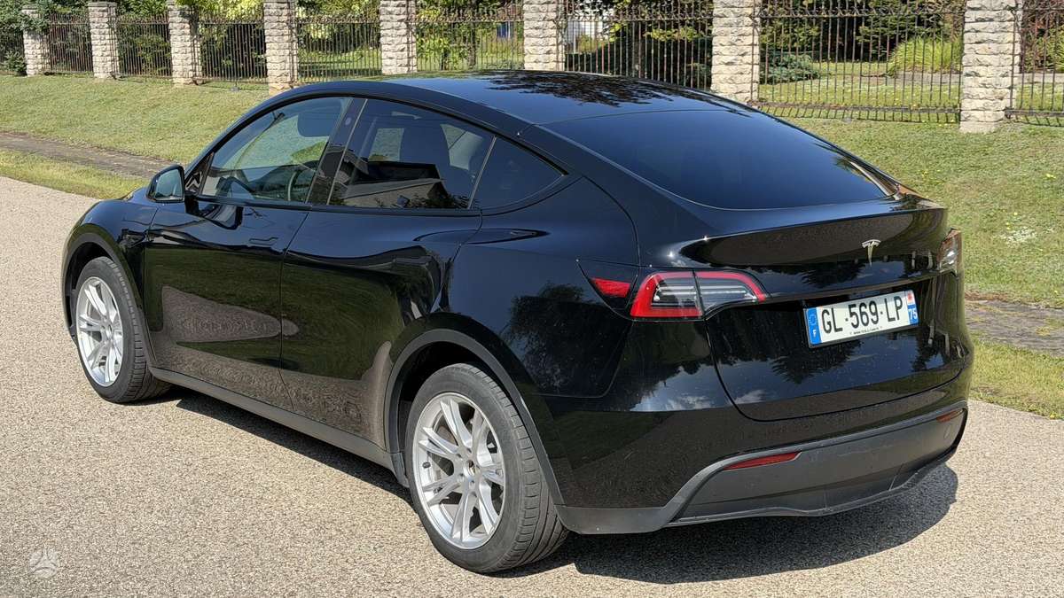 Tesla Model Y, 60 kWh, hatchback