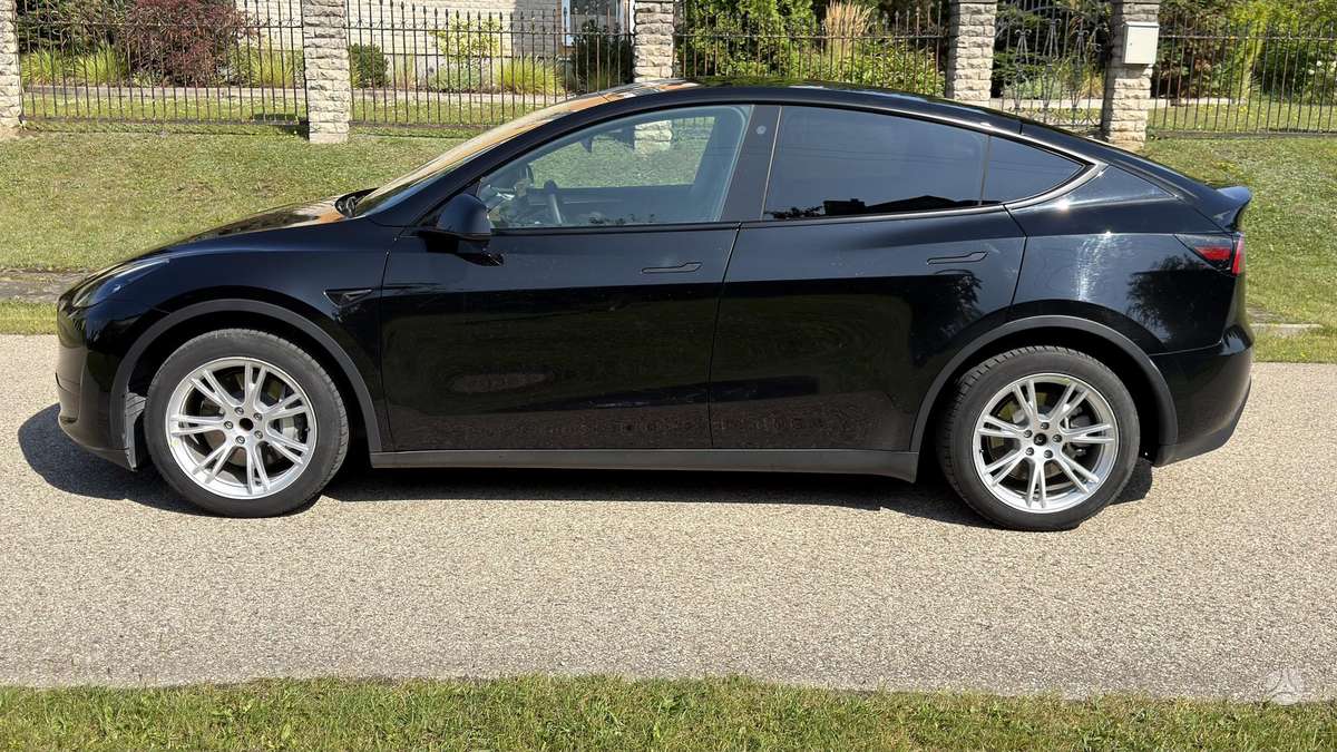 Tesla Model Y, 60 kWh, hatchback
