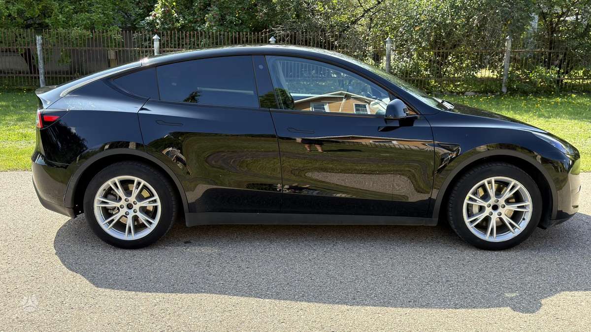 Tesla Model Y, 60 kWh, hatchback
