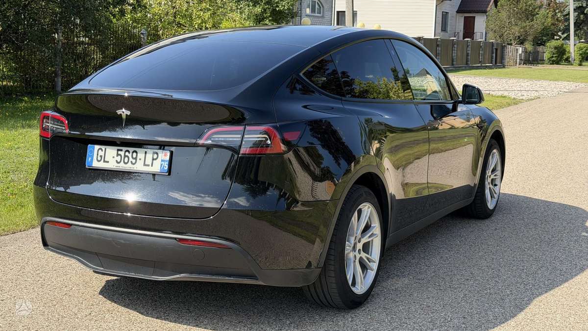 Tesla Model Y, 60 kWh, hatchback