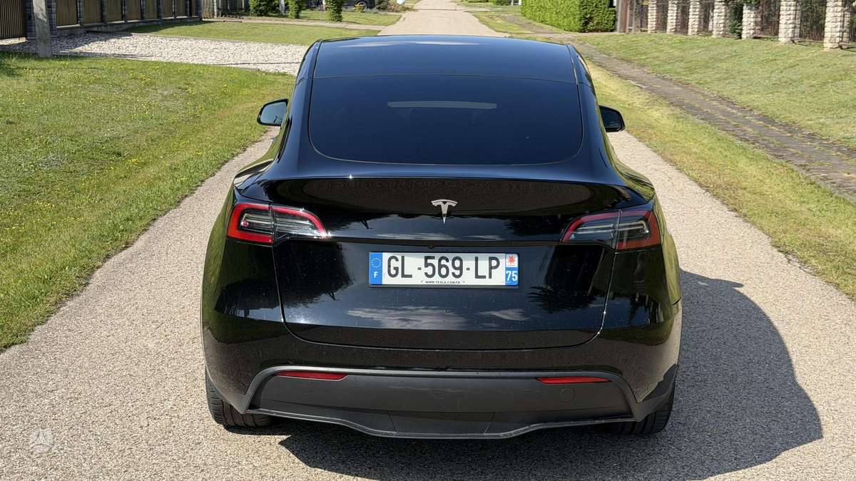 Tesla Model Y, 60 kWh, hatchback