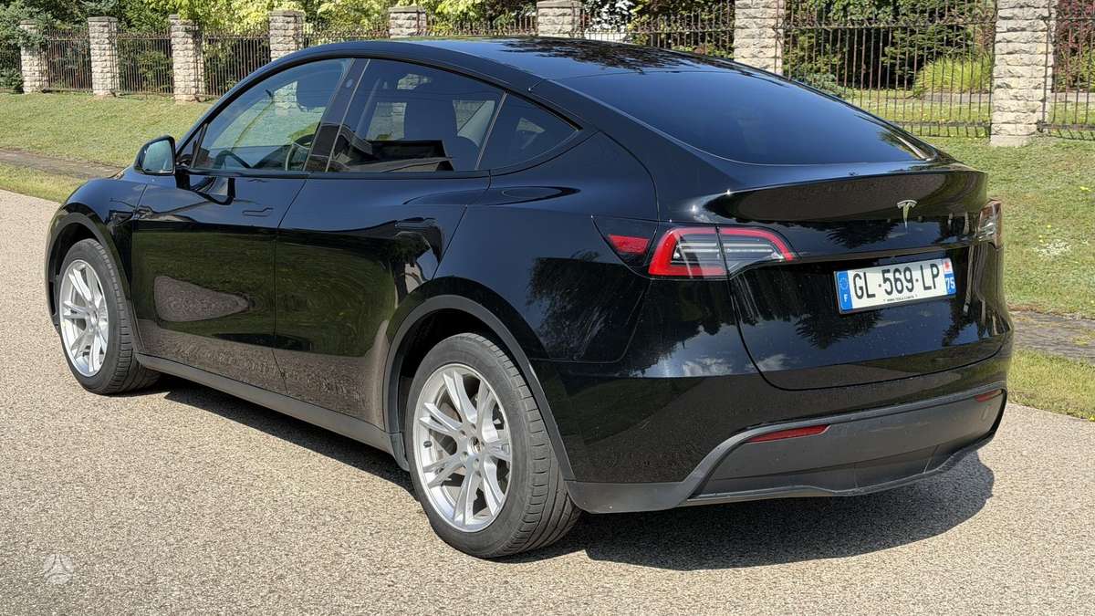 Tesla Model Y, 60 kWh, hatchback
