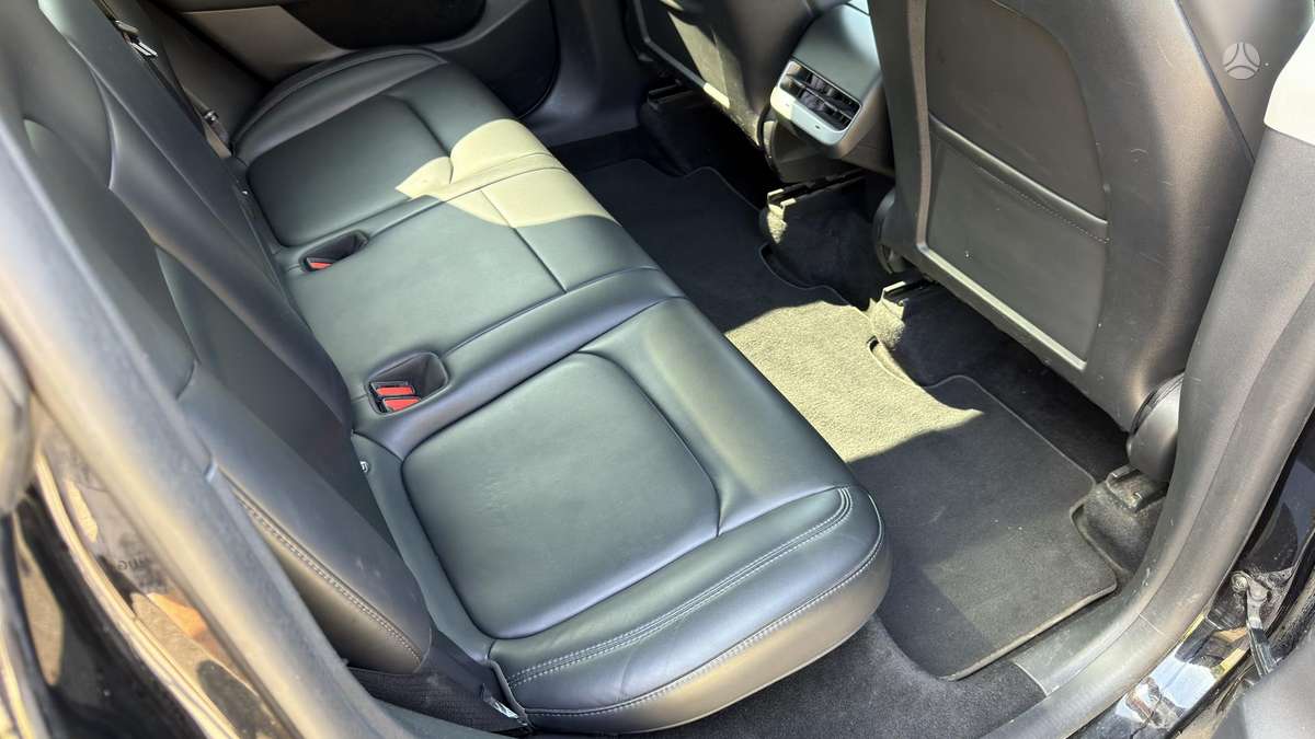 Tesla Model Y, 60 kWh, hatchback