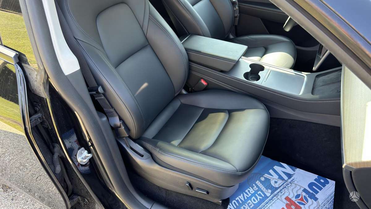 Tesla Model Y, 60 kWh, hatchback
