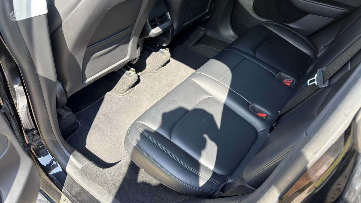 Tesla Model Y, 60 kWh, hatchback