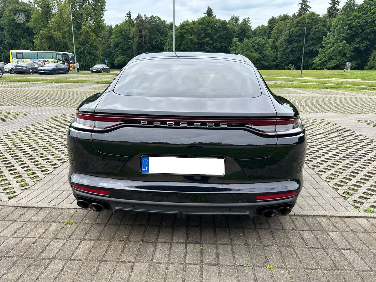 Porsche Panamera - 4