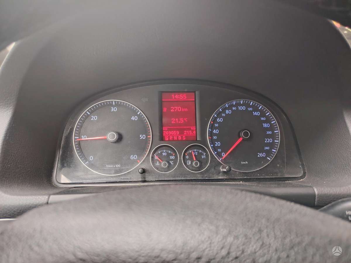 Volkswagen Touran - 10