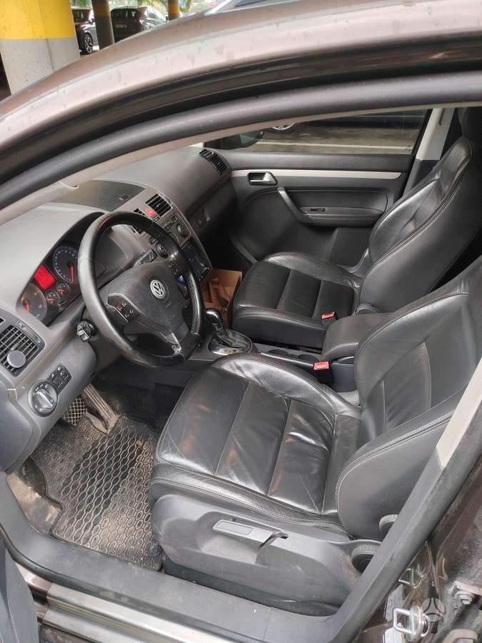 Volkswagen Touran - 11