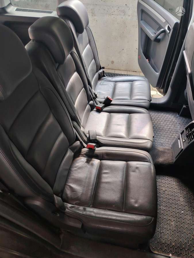Volkswagen Touran - 12