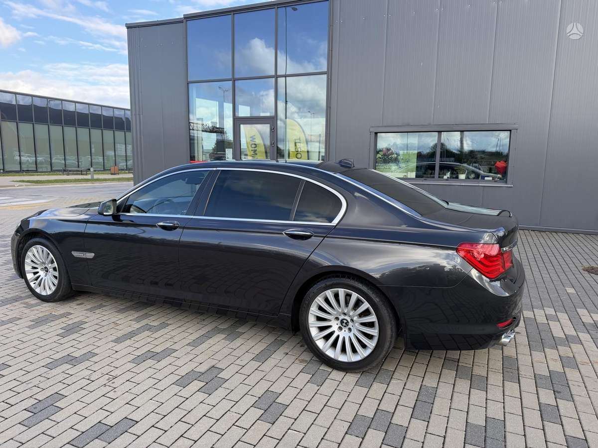 BMW 730, 3.0 l., Седан