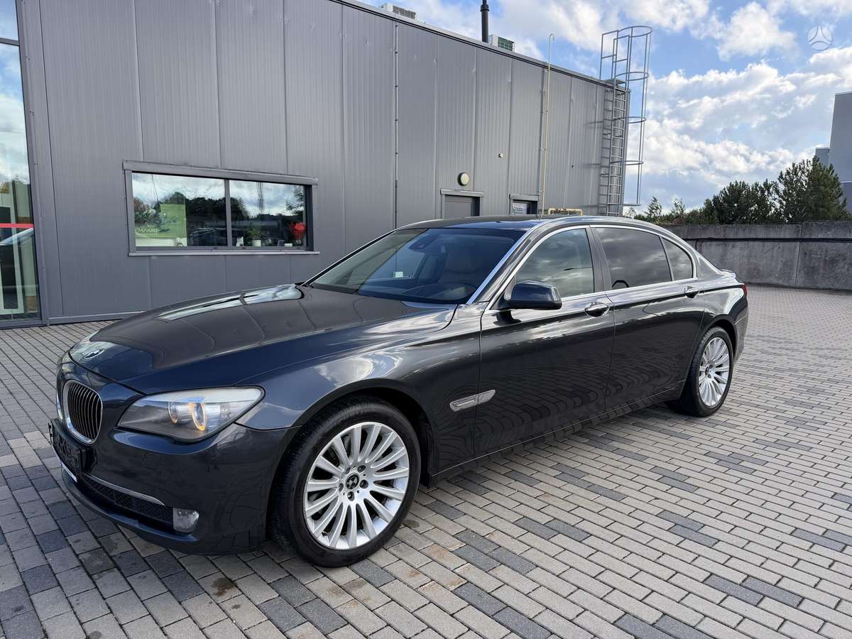 BMW 730, 3.0 l., Седан