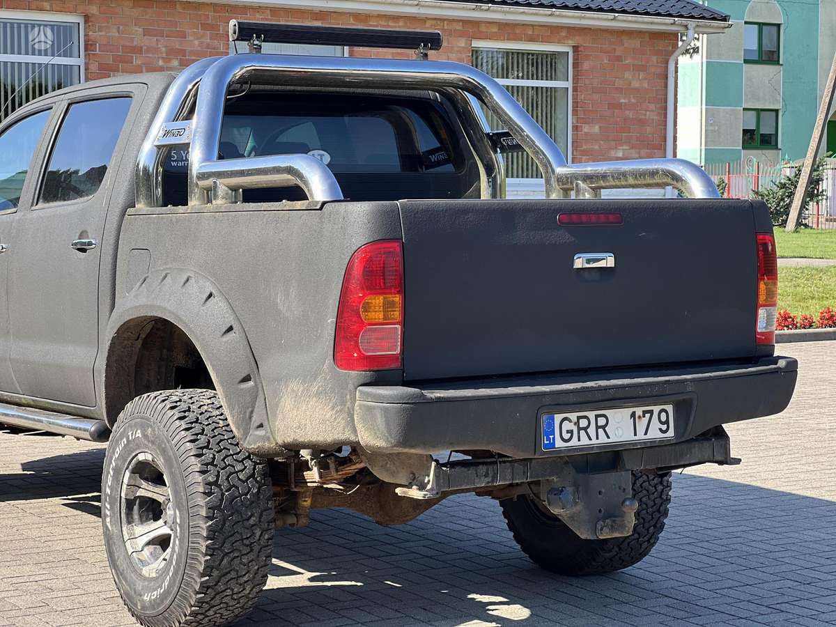 Toyota Hilux - 10