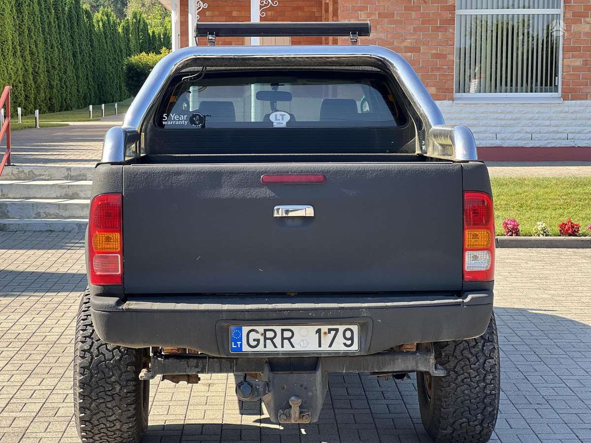 Toyota Hilux - 12